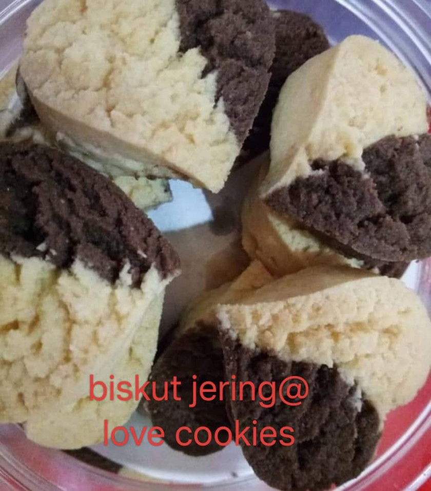 large-love-cookies1708915330.jpg